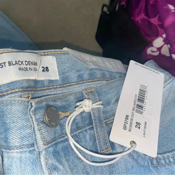 Vintage straight jeans never worn! Tags still on. 100% cotton. - Picture 6 of 7